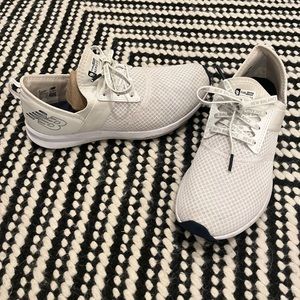 New balance tennis shoes